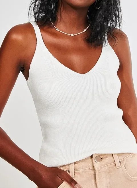 blusa regata em retilínea off-white blusa regata em retilínea off-white