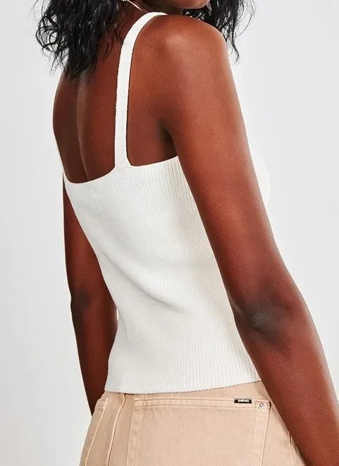 blusa regata em retilínea off-white blusa regata em retilínea off-white