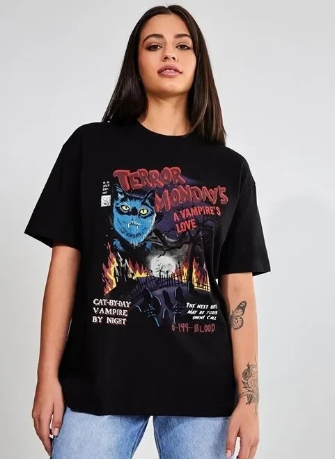 camiseta oversized preta gato do terror camiseta oversized preta gato do terror