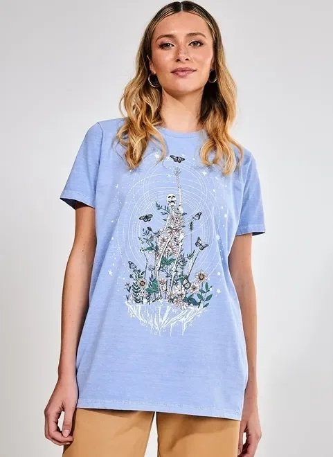 camiseta azul com estampa caveira mística camiseta azul com estampa caveira mística