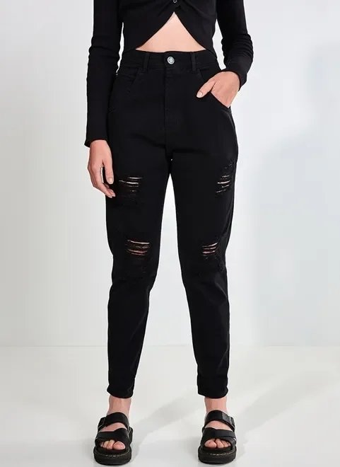 calça mom de sarja preta com rasgos calça mom de sarja preta com rasgos