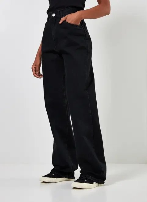 calça wide leg em sarja preta calça wide leg em sarja preta