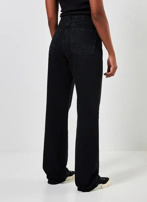 calça wide leg em sarja preta calça wide leg em sarja preta