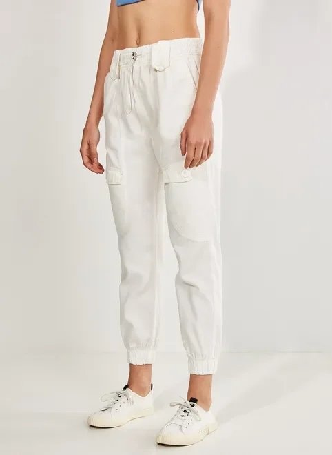 calça jogger de sarja off-white calça jogger de sarja off-white