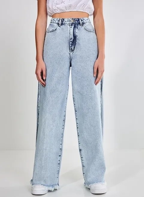 calça jeans wide leg com fenda calça jeans wide leg com fenda