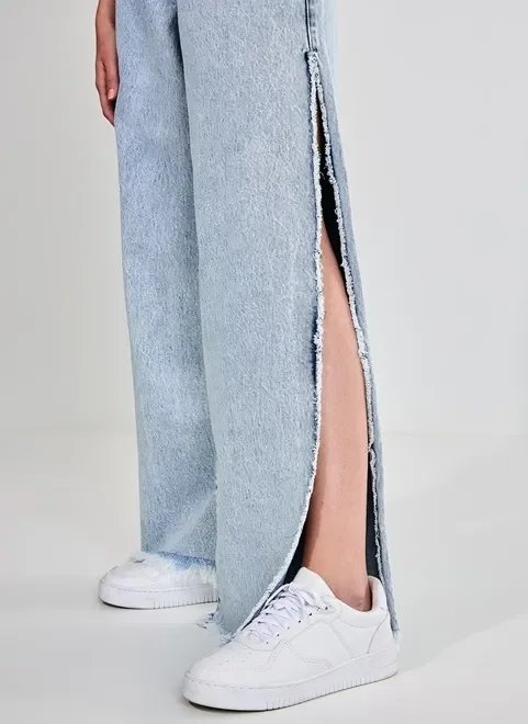 calça jeans wide leg com fenda calça jeans wide leg com fenda