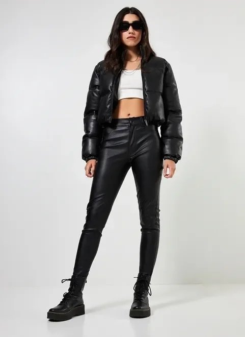 calça skinny preta em tecido sintético calça skinny preta em tecido sintético