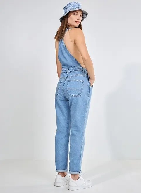 macacão jeans com calça reta macacão jeans com calça reta