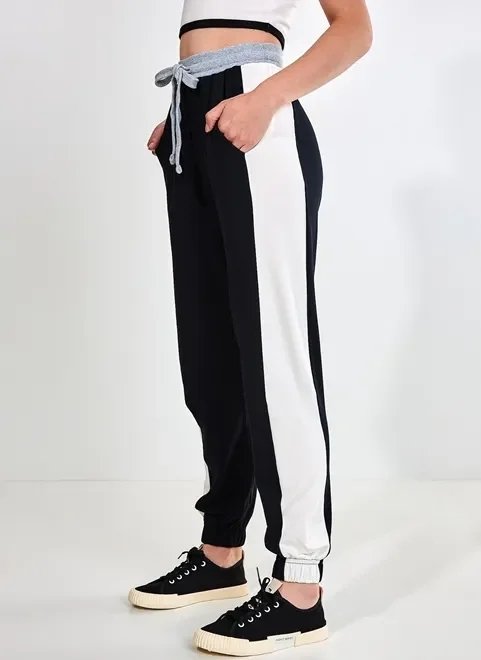 calça jogger de moletom preta e branca calça jogger de moletom preta e branca