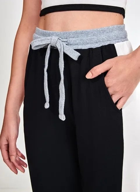 calça jogger de moletom preta e branca calça jogger de moletom preta e branca