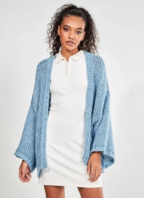 cardigan estilo kimono em tricô azul cardigan estilo kimono em tricô azul