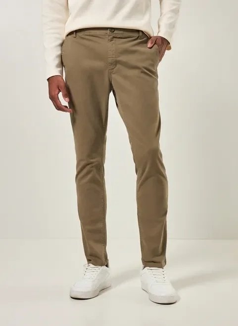 calça chino slim em sarja verde militar calça chino slim em sarja verde militar