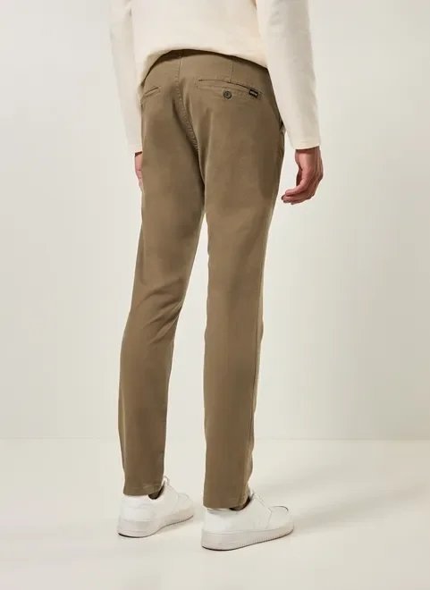 calça chino slim em sarja verde militar calça chino slim em sarja verde militar