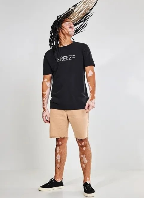 camiseta preta escrito breeze camiseta preta escrito breeze