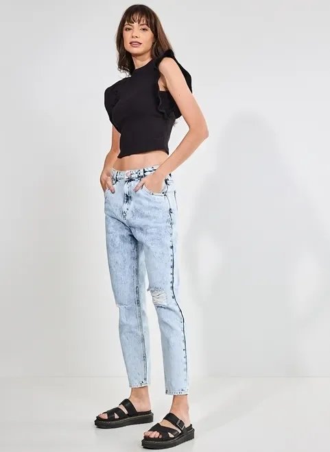blusa preta com manga de babado blusa preta com manga de babado