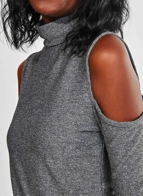 blusa manga longa com ombro de fora blusa manga longa com ombro de fora