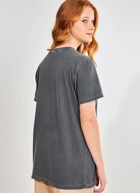 camiseta cinza chumbo com girassóis camiseta cinza chumbo com girassóis