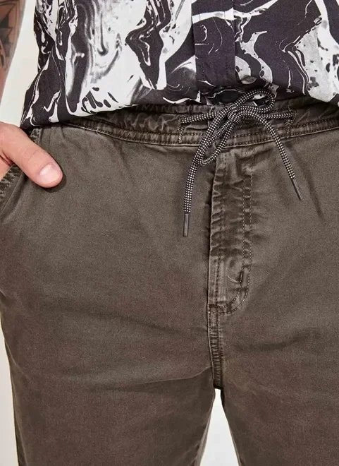 calça jogger em sarja marrom escuro calça jogger em sarja marrom escuro