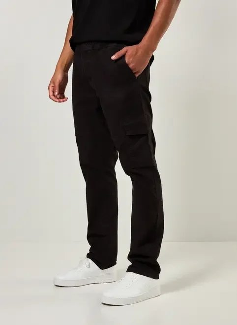 calça cargo em sarja preta calça cargo em sarja preta