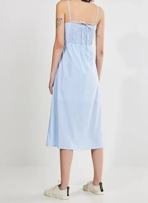 vestido midi azul claro listrado vestido midi azul claro listrado