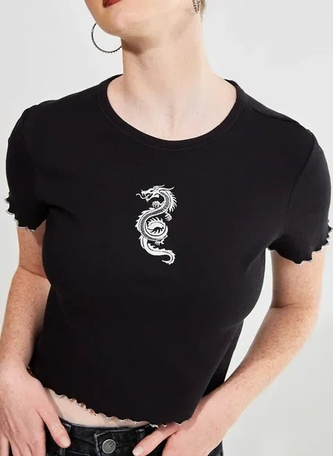 blusa cropped com dragão blusa cropped com dragão