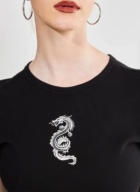 blusa cropped com dragão blusa cropped com dragão