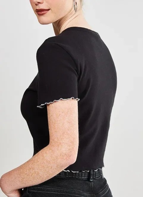 blusa cropped com dragão blusa cropped com dragão