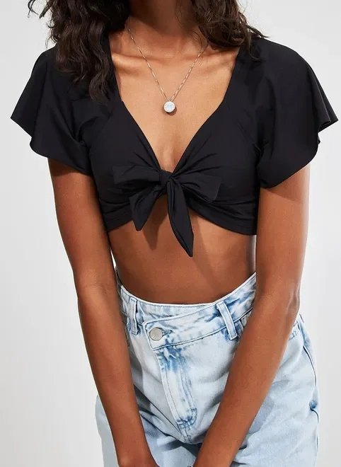 blusa cropped preta com amarração blusa cropped preta com amarração