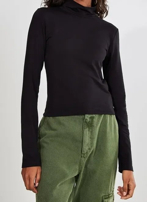 blusa manga longa básica com golinha blusa manga longa básica com golinha