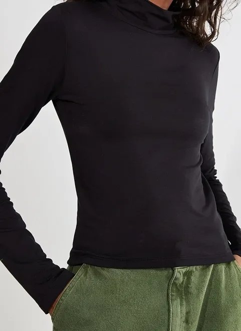 blusa manga longa básica com golinha blusa manga longa básica com golinha