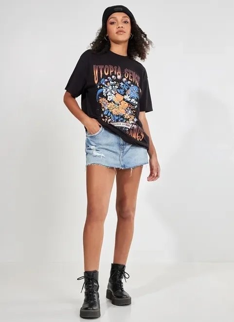 camiseta oversized com estampa utopia camiseta oversized com estampa utopia