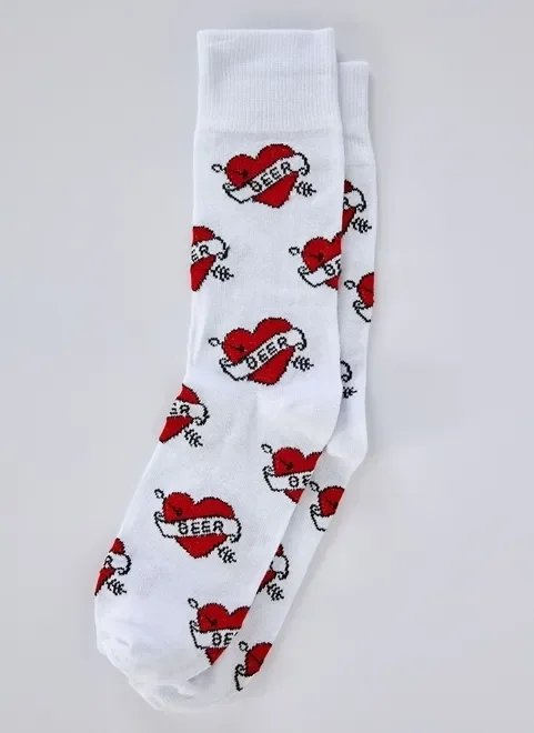 meia branca com tattoos de coração meia branca com tattoos de coração