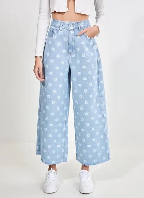 calça jeans wide leg com margaridas calça jeans wide leg com margaridas