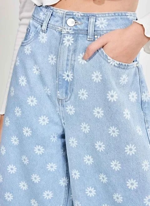 calça jeans wide leg com margaridas calça jeans wide leg com margaridas