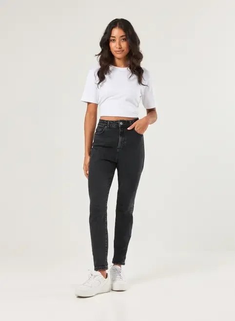 calça mom jeans preta calça mom jeans preta