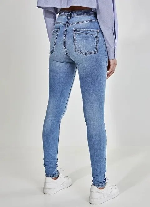calça jeans skinny com desfiado calça jeans skinny com desfiado