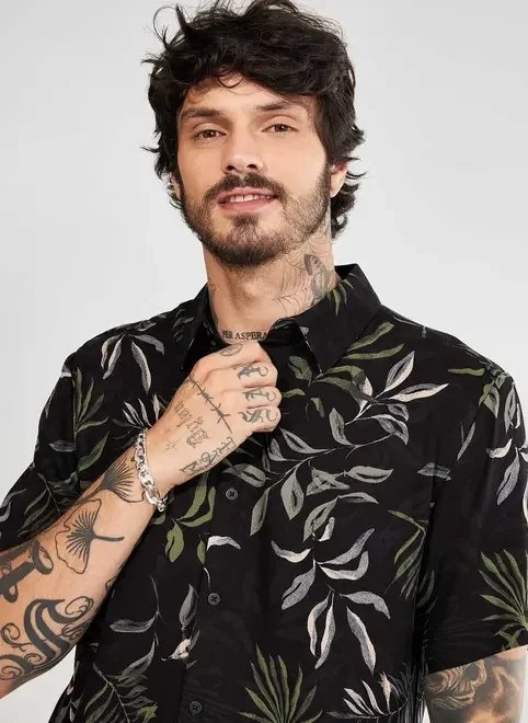 camisa de manga curta com estampa de folhagens camisa de manga curta com estampa de folhagens