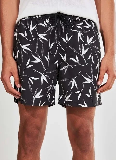 bermuda preta com floral branco bermuda preta com floral branco