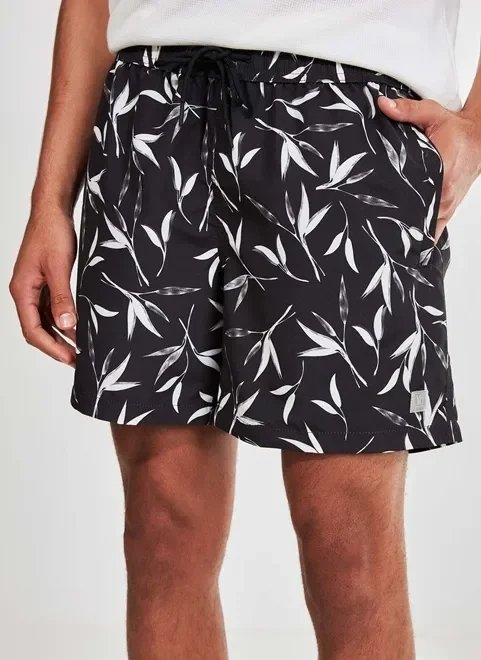 bermuda preta com floral branco bermuda preta com floral branco