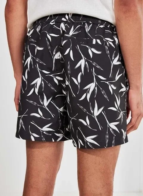 bermuda preta com floral branco bermuda preta com floral branco