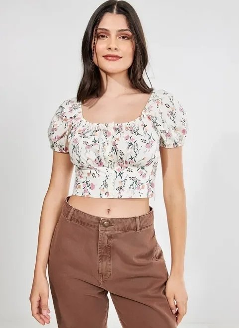 blusa cropped off-white com flores blusa cropped off-white com flores