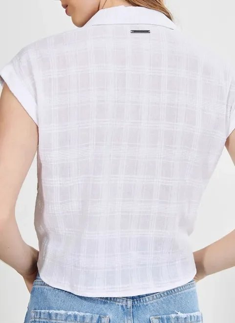 camisa off-white com texturinha camisa off-white com texturinha