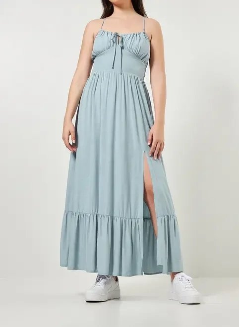 vestido longo romântico com fenda vestido longo romântico com fenda