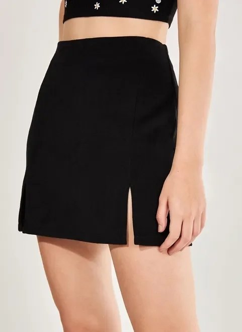 saia curta preta com fendinhas saia curta preta com fendinhas