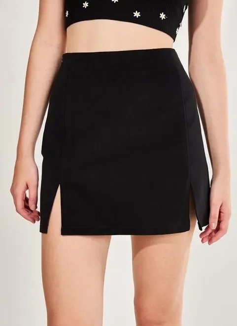 saia curta preta com fendinhas saia curta preta com fendinhas