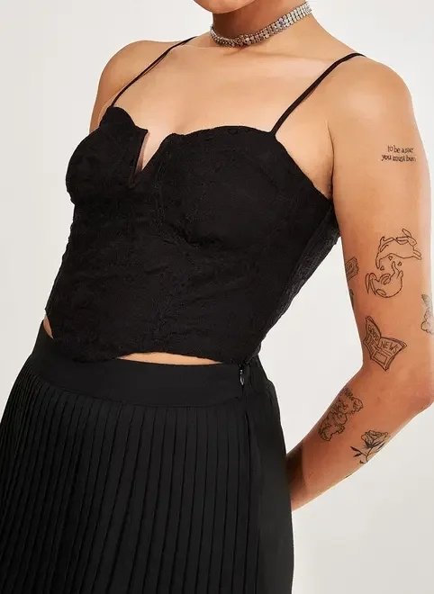 cropped estilo corselet em renda cropped estilo corselet em renda