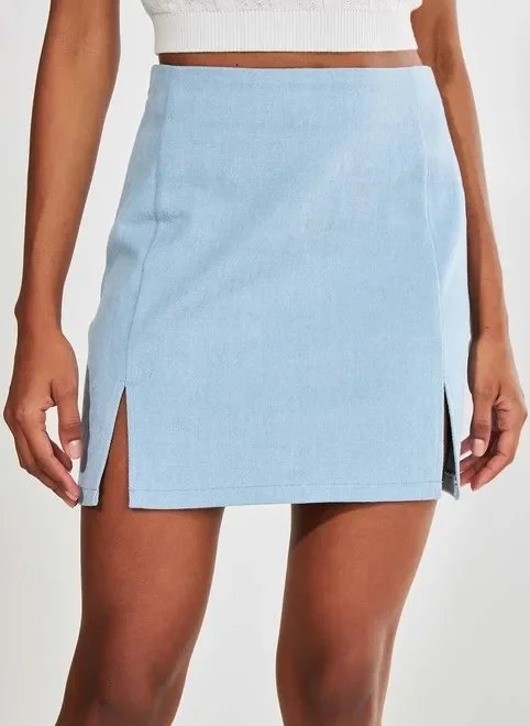 saia azul clara com fendinhas saia azul clara com fendinhas