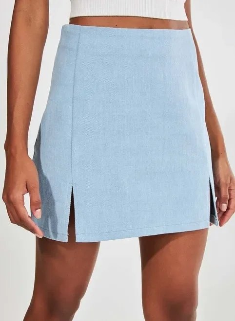 saia azul clara com fendinhas saia azul clara com fendinhas