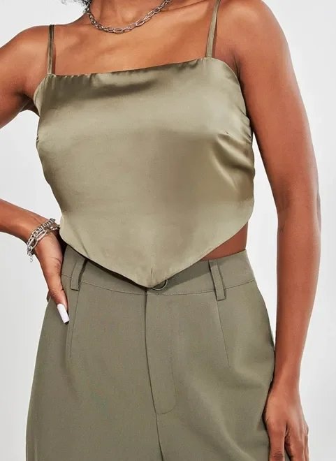 cropped lenço verde de cetim cropped lenço verde de cetim