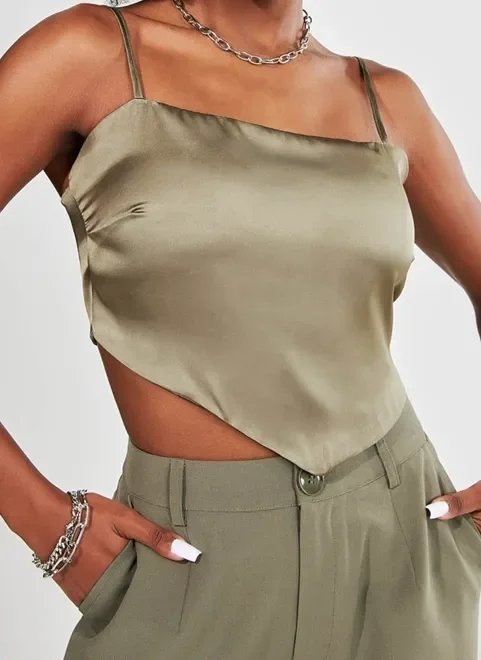 cropped lenço verde de cetim cropped lenço verde de cetim